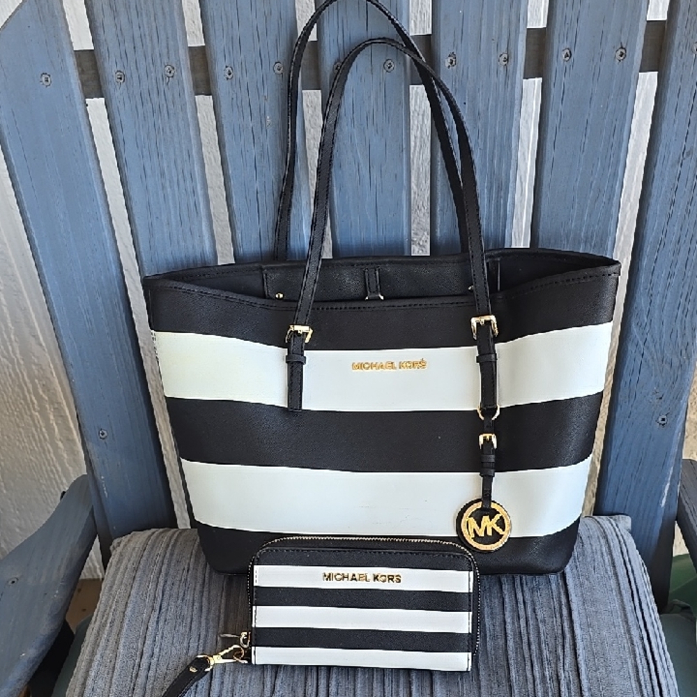 Michael Kors 2 Piece BlackWhite Striped Tote w/ Matching Wallet Great Condition!